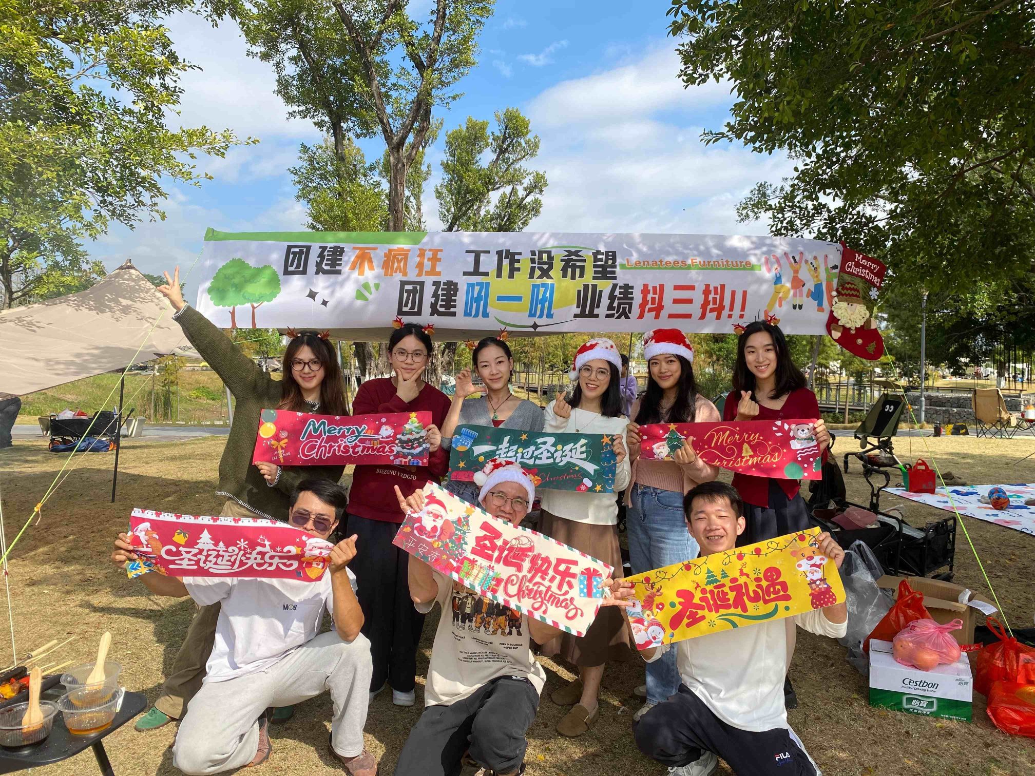 ສະເຫຼີມສະຫຼອງລະດູການຄຣິສມາສຮ່ວມກັນຈາກ Norler Furniture