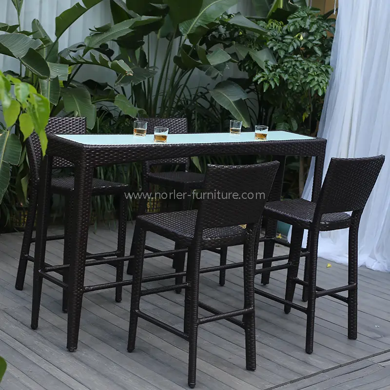 ວິທີການເລືອກແຖບກາງແຈ້ງທີ່ດີທີ່ສຸດສໍາລັບ Backyard ຫຼື Patio ຂອງທ່ານ